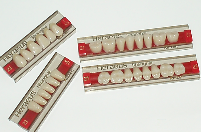 Heraeus Artificial Dental Teeth with High Strength and Wear Resistance 0
